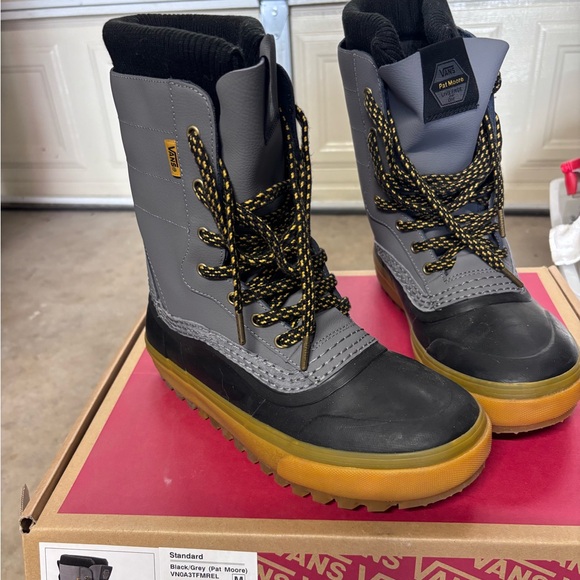 Vans Grey and Black Winter Lace-Up Boots with Gum Sole